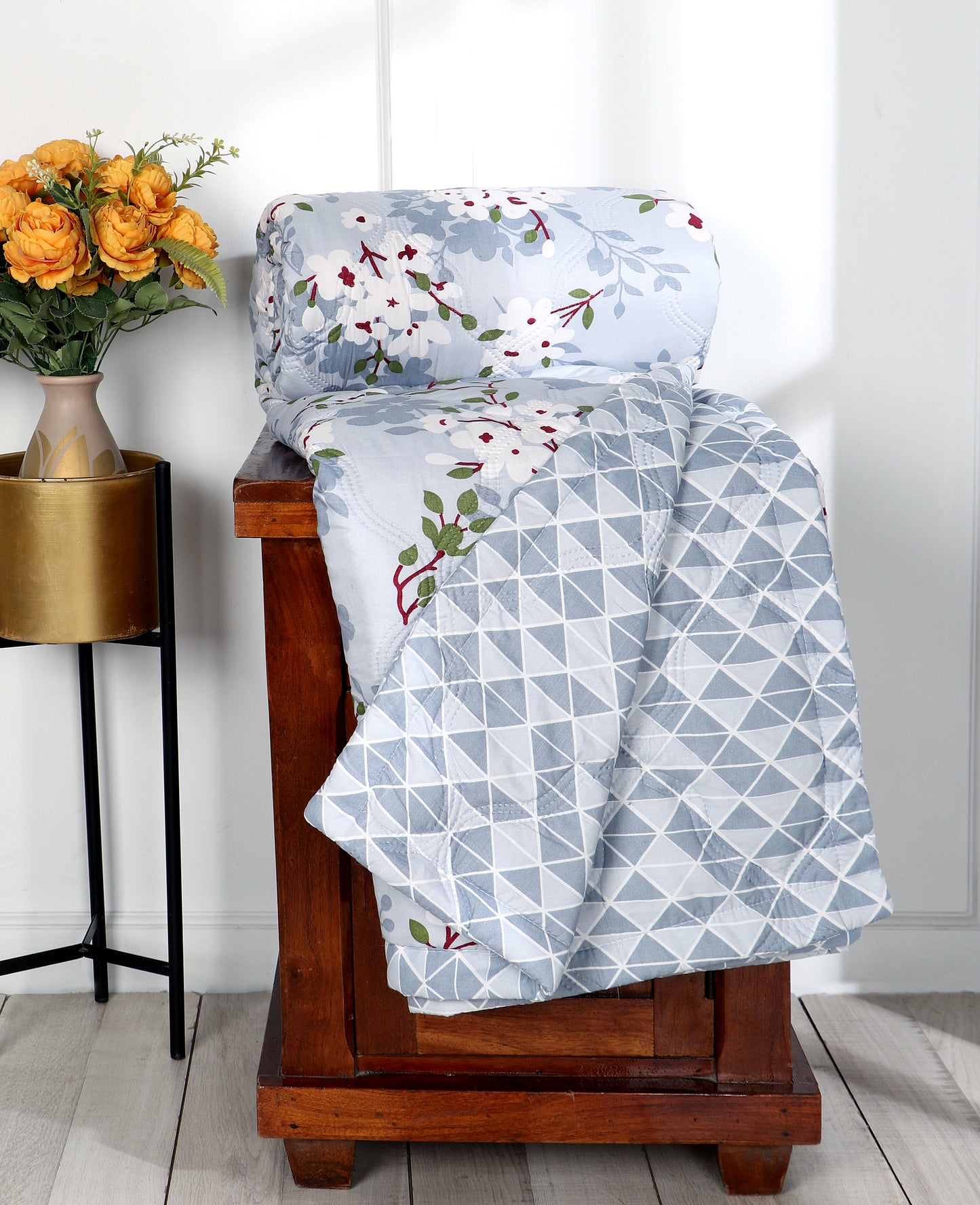 Sky Blue Floral Print Light Weight Comforter