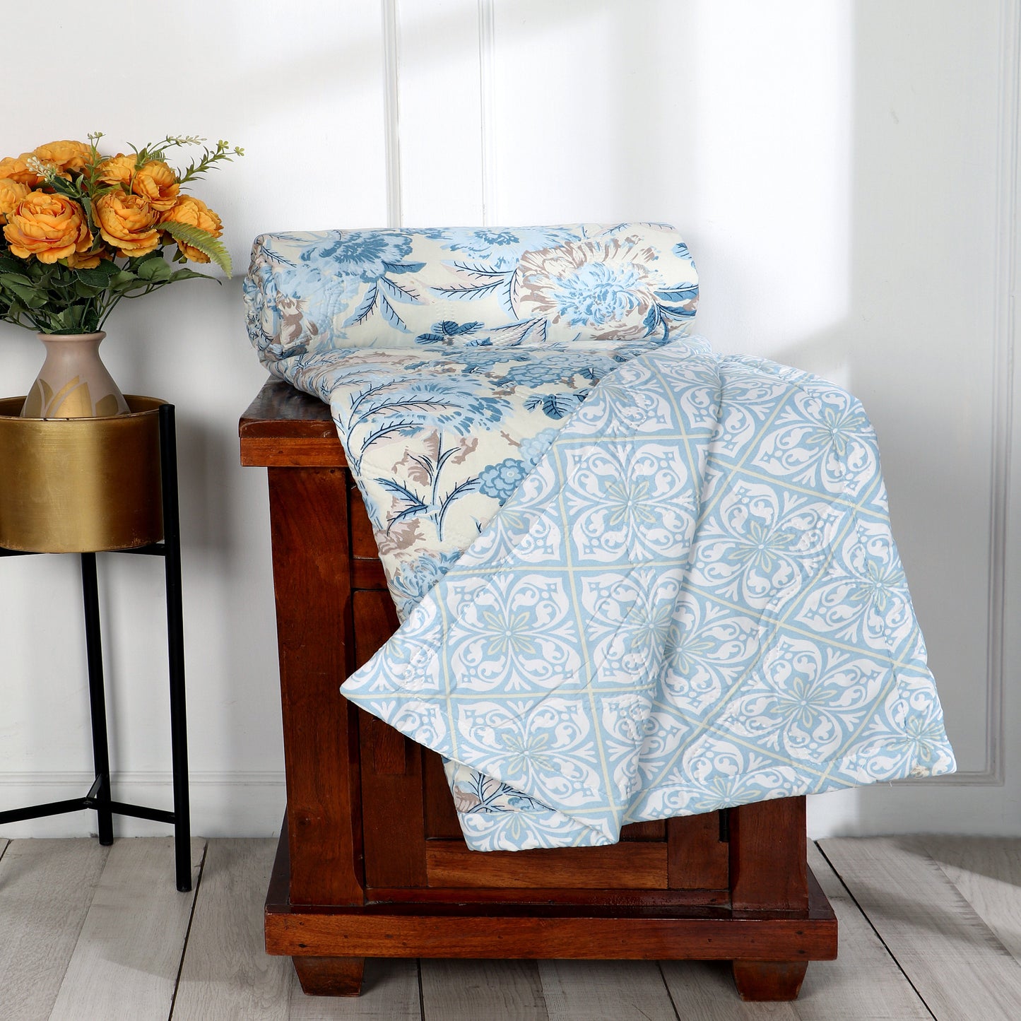 Vintage Blue Floral Print Light Weight Comforter