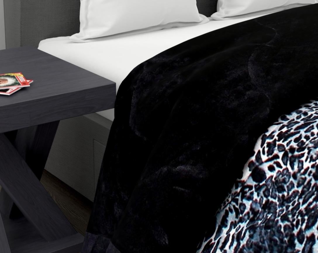 Soft and Cozy Skin Design Double Bed Winter Quilt (Black & Grey, 850 GSM)