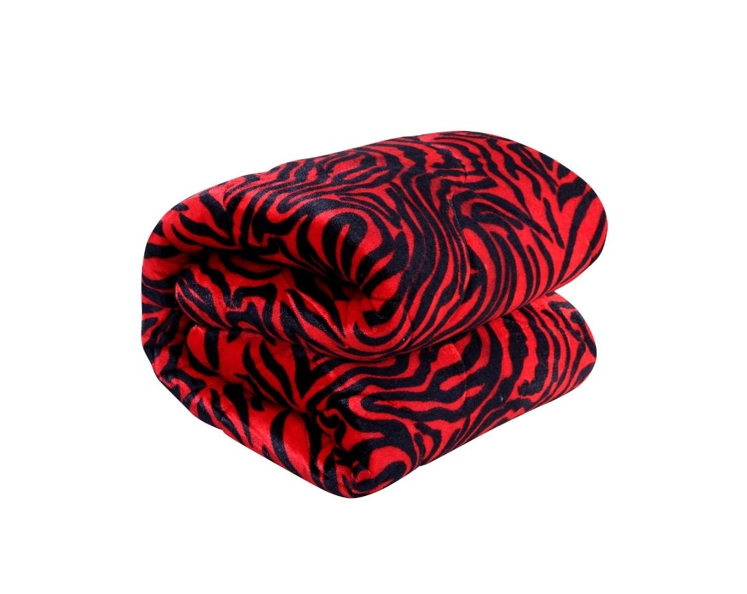 Soft and Cozy Skin Design Double Bed Winter Quilt (Red & Black, 850 GSM)