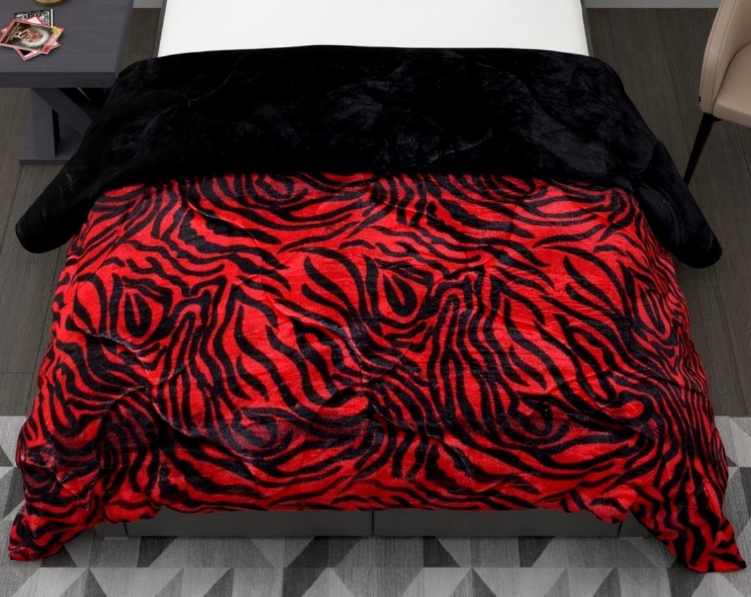 Soft and Cozy Skin Design Double Bed Winter Quilt (Red & Black, 850 GSM)