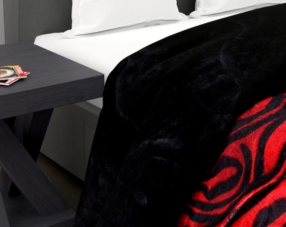 Soft and Cozy Skin Design Double Bed Winter Quilt (Red & Black, 850 GSM)